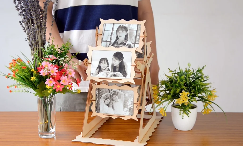 finished rotating photo frame plywood model.webp