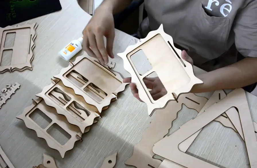 assemble rotating photo frame plywood model.webp