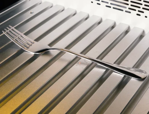 put the stainless steel tableware on the laser bed.webp